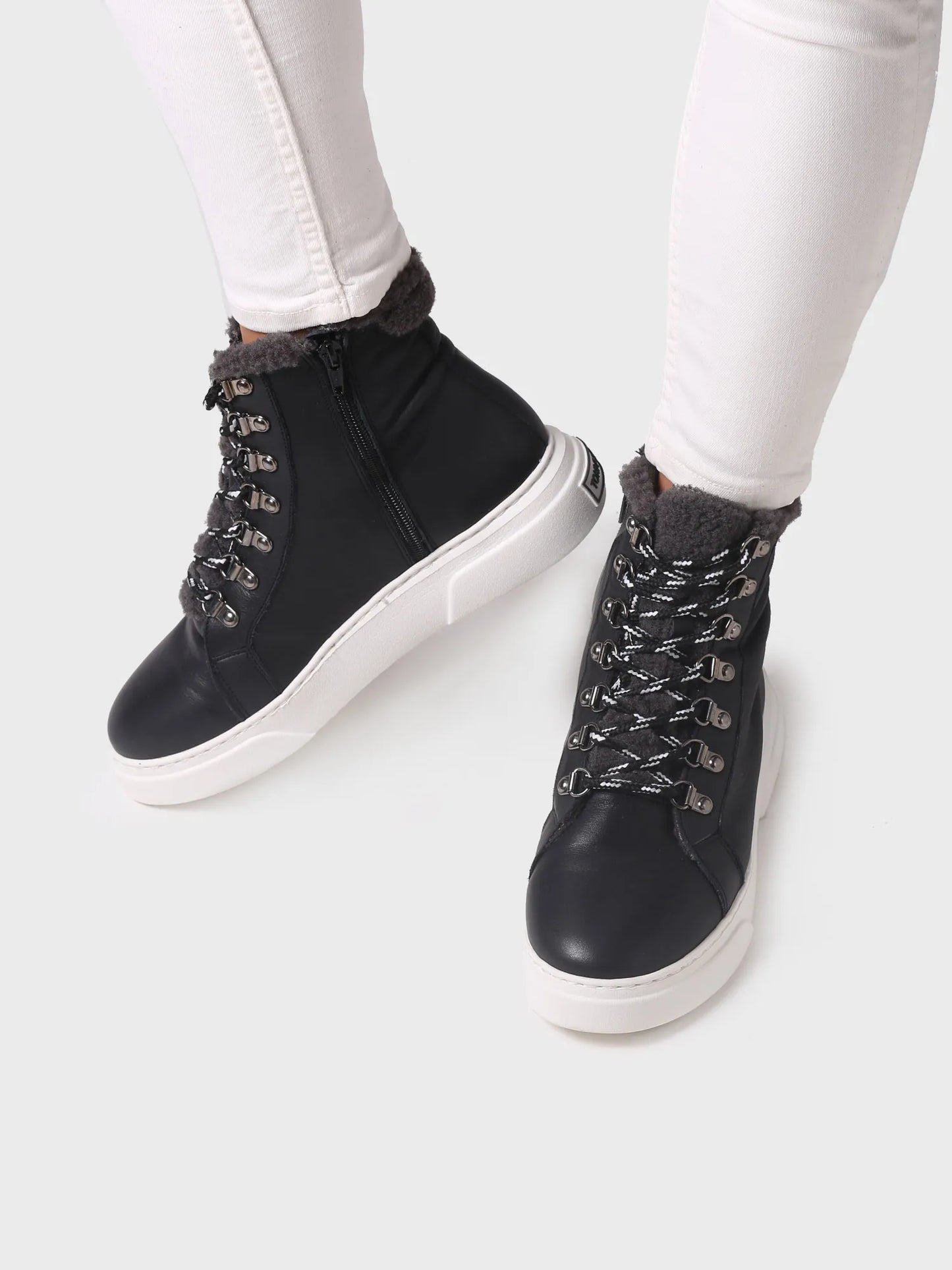 Women's leather boot