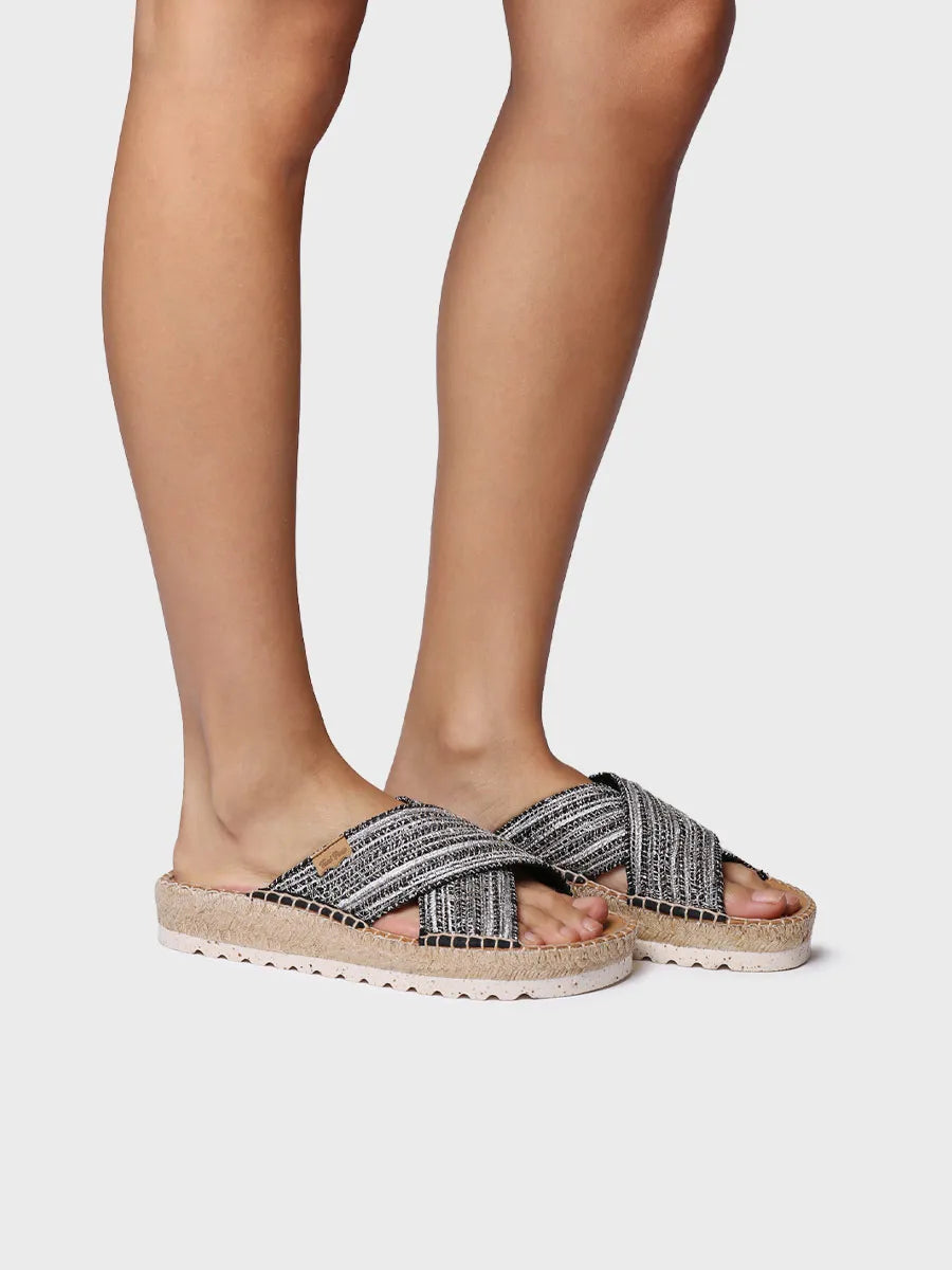 alpargatas mujer - Sandalia plana con tiras cruzadas en acabado brillante | BALI-CL  - Toni Pons