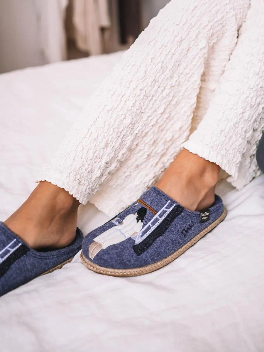 zapatillas de casa mujer - Zapatillas de casa de mujer inspiradas en la obra de Salvador Dalí | CADAQUES  - Toni Pons