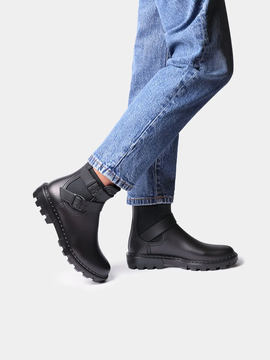Women's rain boots with shiny elastic bands