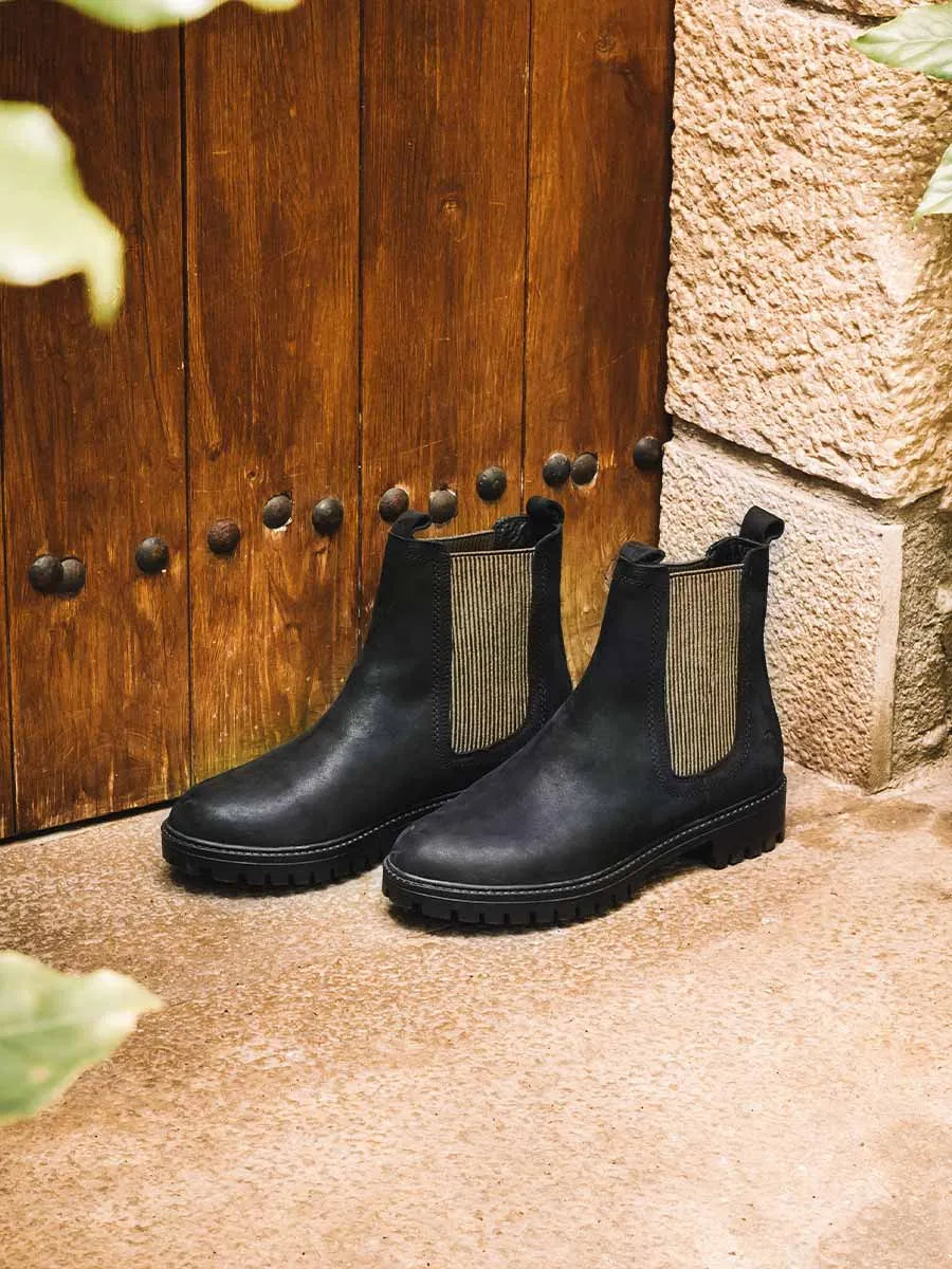 Leather lace-up ankle boot for men