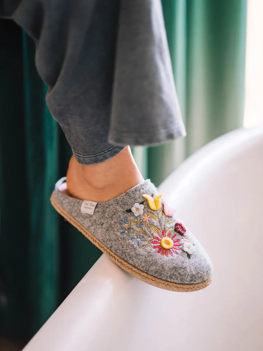 Zapatillas de casa mujer - Slippers para mujer en fieltro con flores | DELI-EF  - Toni Pons