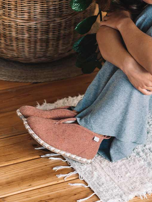 zapatillas de casa mujer - Slipper abotinada para mujer en fieltro en Nude | DORIA-FP - Toni Pons