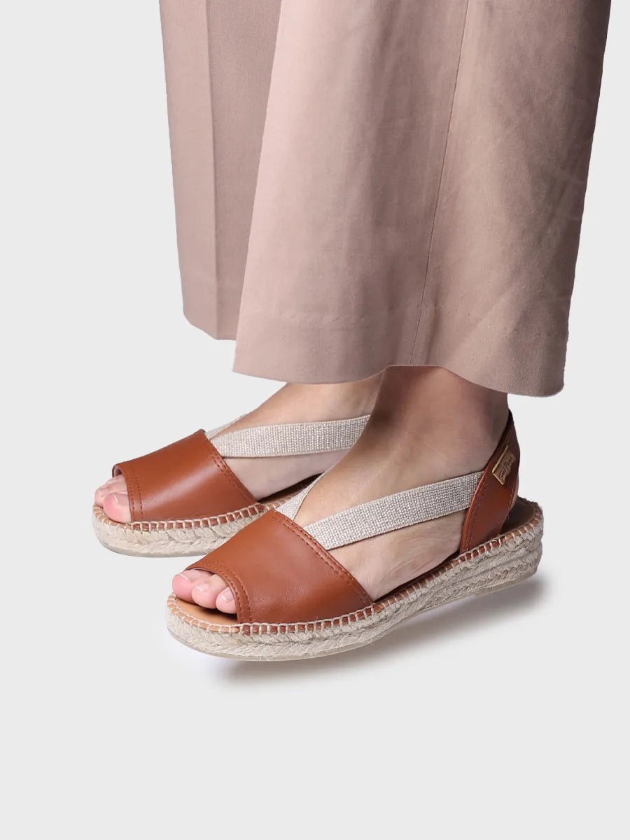 - Sandalia de piel plana con elásticos | ETNA - Toni Pons