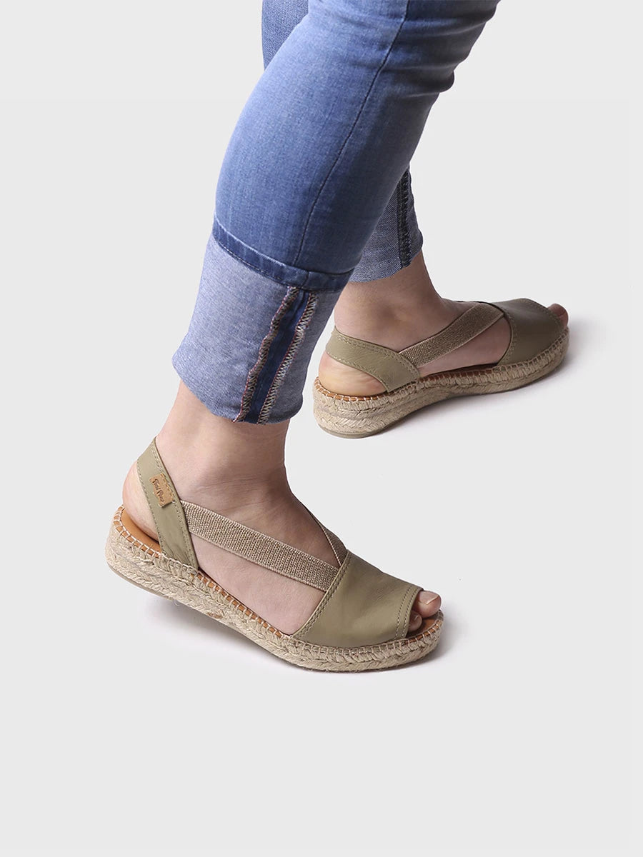 - Sandalia de piel plana con elásticos | ETNA - Toni Pons