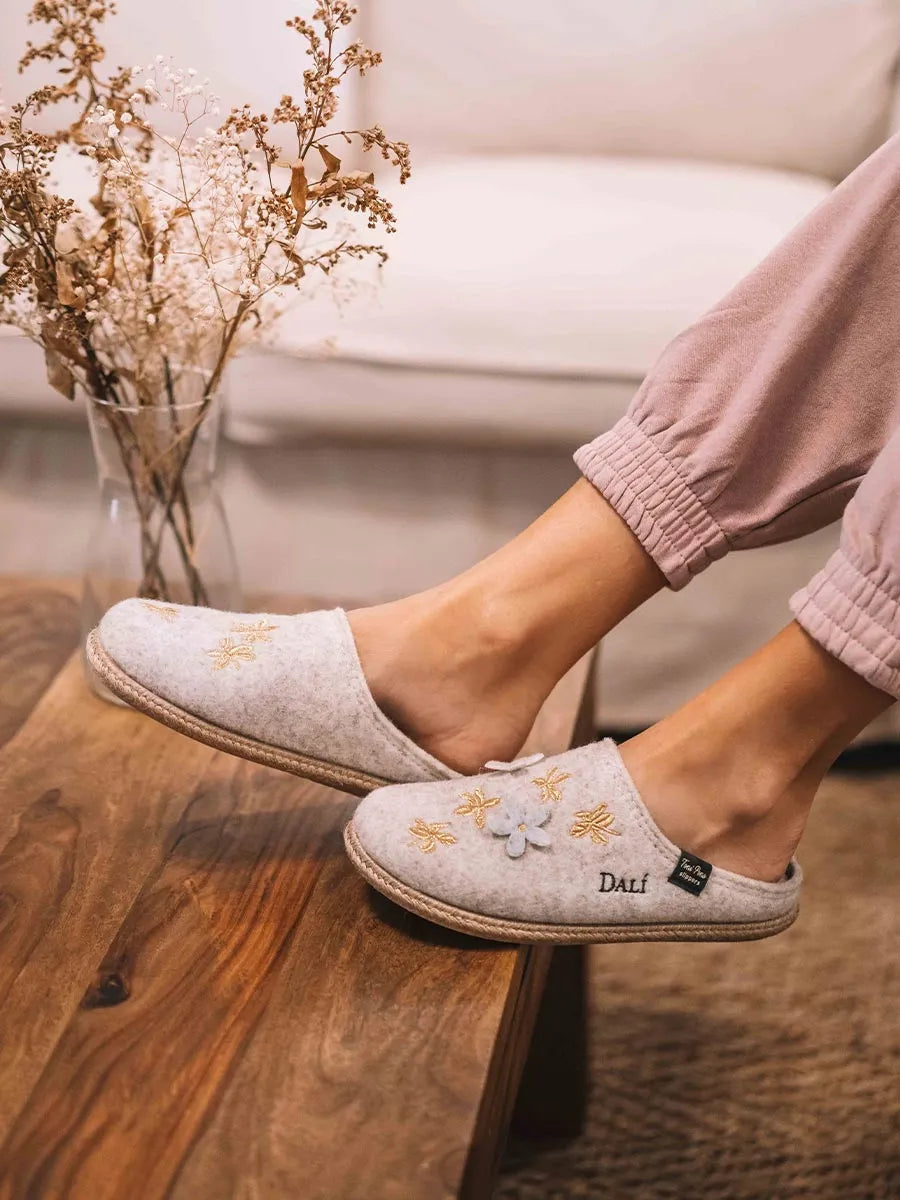 zapatillas de casa mujer - Zapatillas de casa de mujer inspiradas en la obra de Salvador Dalí | GESSAMI  - Toni Pons