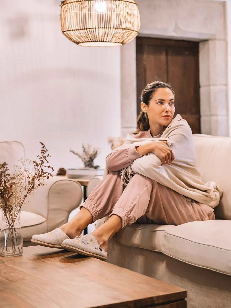 zapatillas de casa mujer - Zapatillas de casa de mujer inspiradas en la obra de Salvador Dalí | GESSAMI  - Toni Pons