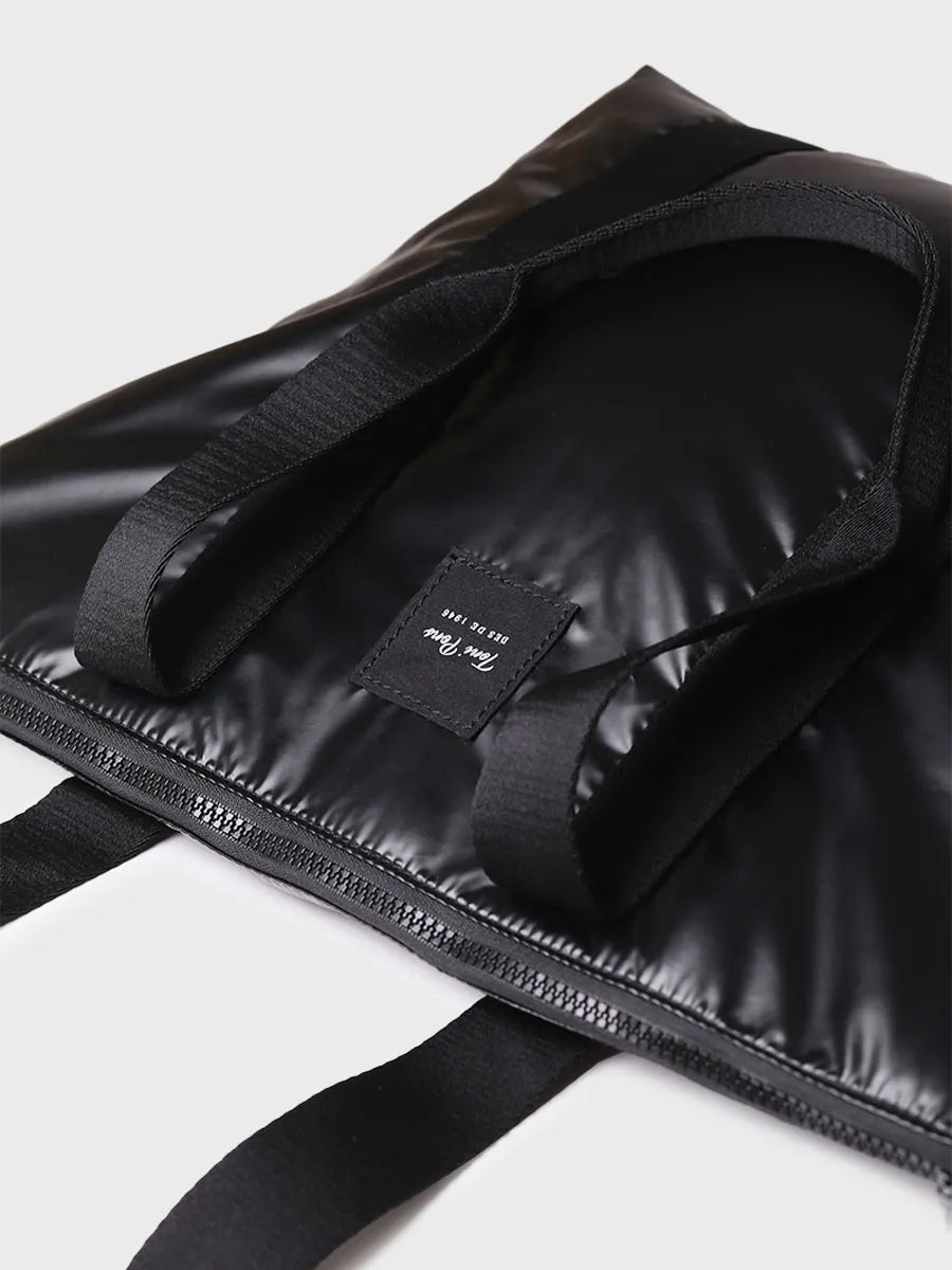 Complementos - Bolso para mujer en material acolchado negro brillante | GINNY - Toni Pons