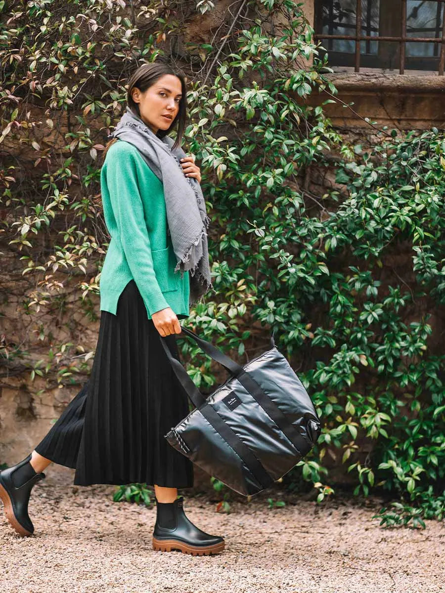 Complementos - Bolso para mujer en material acolchado negro brillante | GINNY - Toni Pons