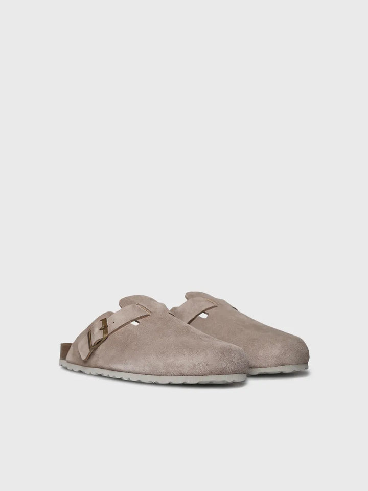 - Zueco de hombre en serraje con hebilla | GREGOR-QT - Toni Pons