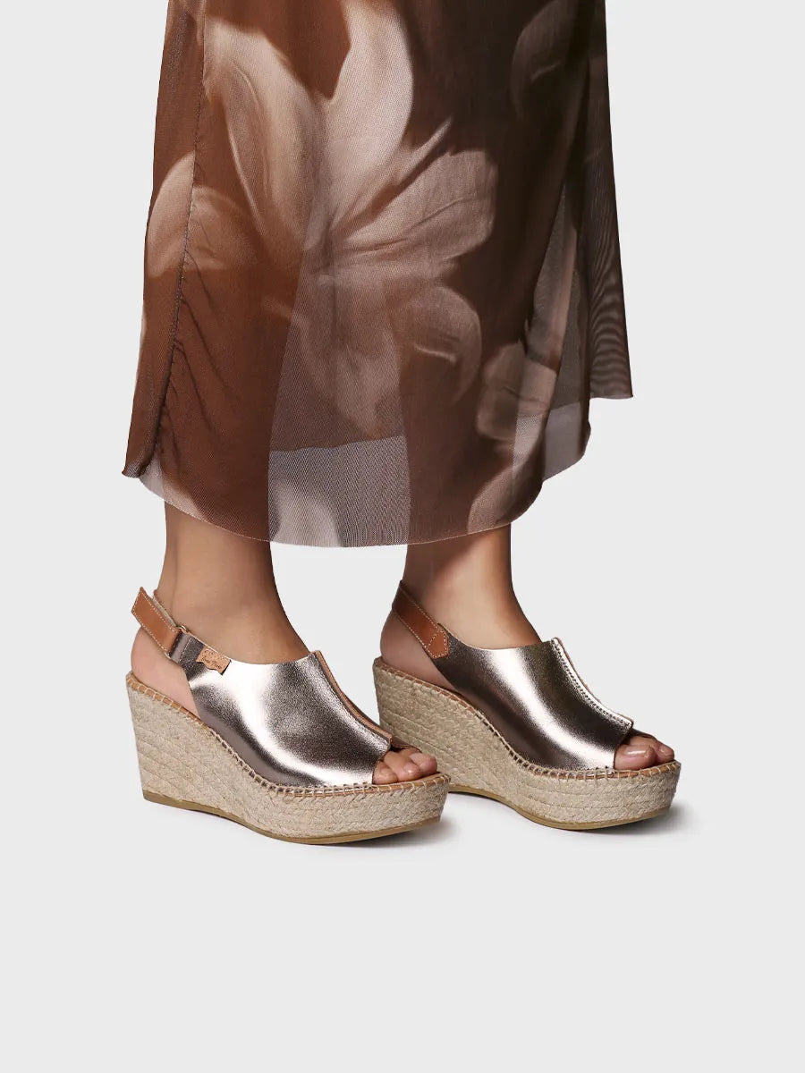 - Alpargata de mujer en piel con cuña y cierre de velcro | LUGANO-P - Toni Pons