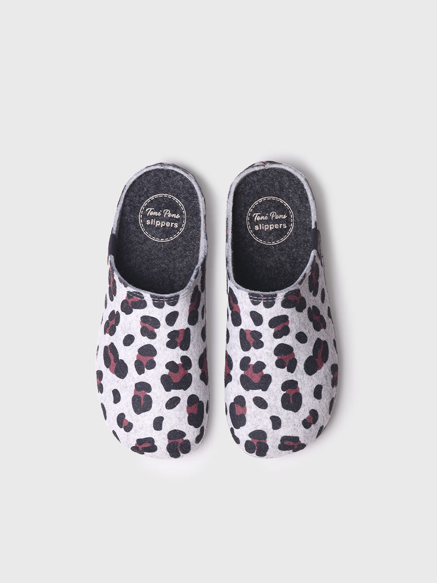 felt clog-type slipper for women with polka dots