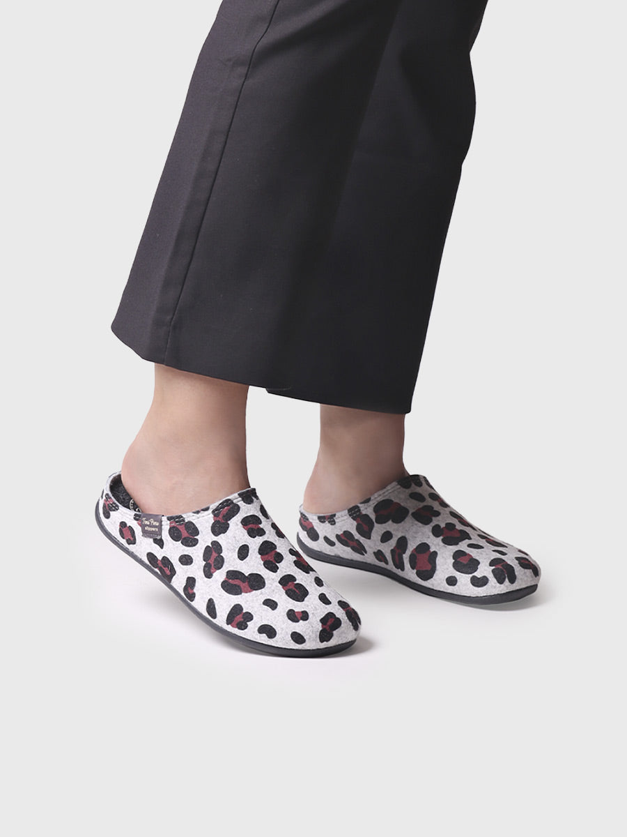 felt clog-type slipper for women with polka dots