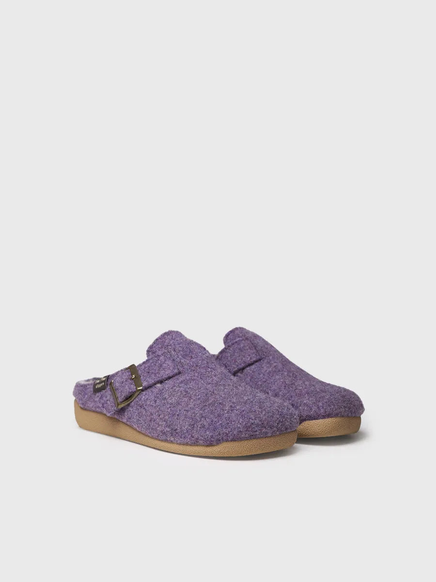 Slipper de dona tipus esclop amb sivella en color cru