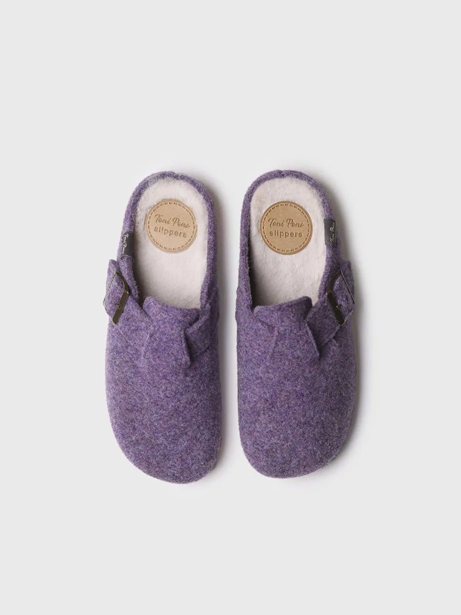 Slipper de dona tipus esclop amb sivella en color cru