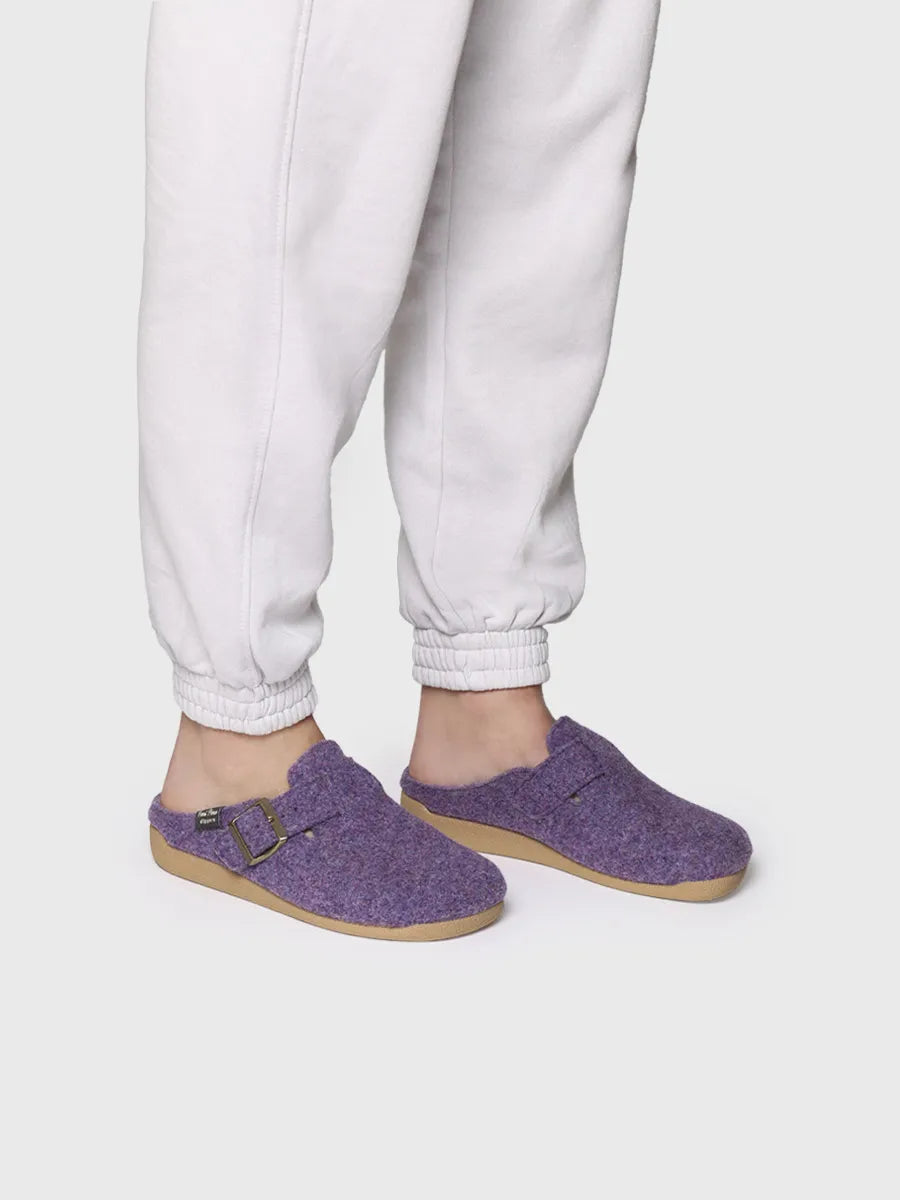 Slipper de dona tipus esclop amb sivella en color cru