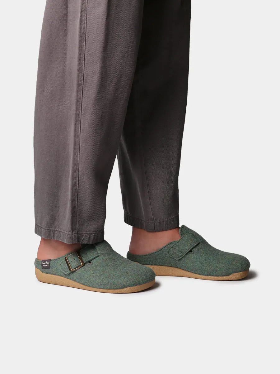 Women's babouche-style slipper with embroidered details