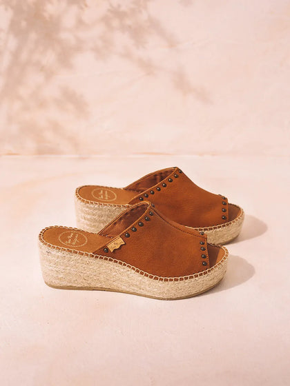 zapatillas mujer - Alpargata destalonada de mujer en piel con cuña y tachuelas | MODENA - Toni Pons