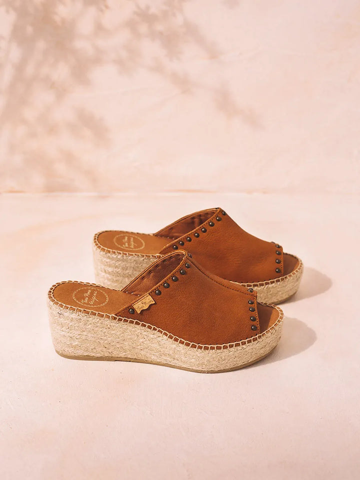 zapatillas mujer - Alpargata destalonada de mujer en piel con cuña y tachuelas | MODENA - Toni Pons