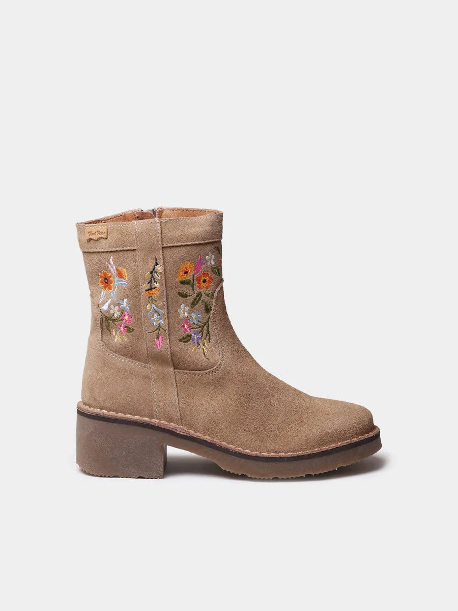 Women's ankle boot in split leather with embroidered flowers