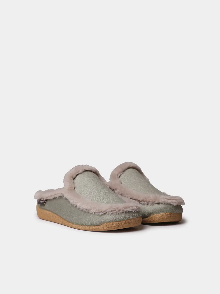 Women's rubber slippers with soft lining