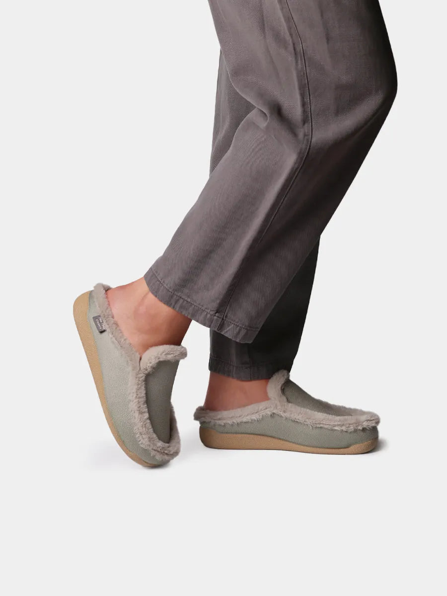Women's rubber slippers with soft lining