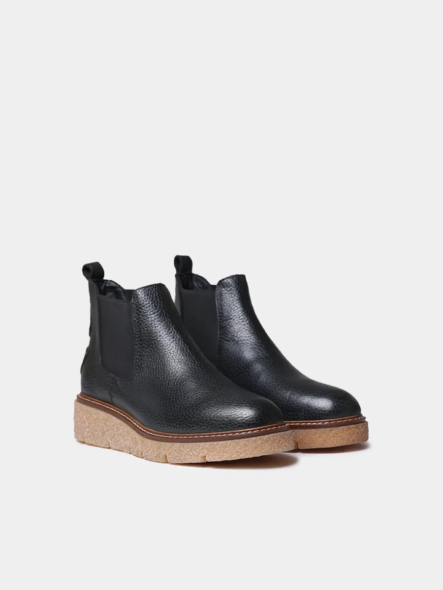 Women’s loafer in metallic leather