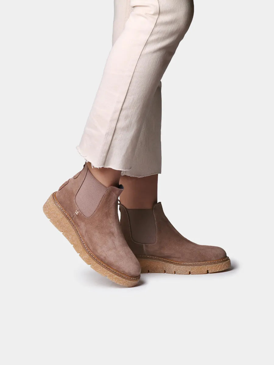 Women’s ballerinas in plain-coloured split leather