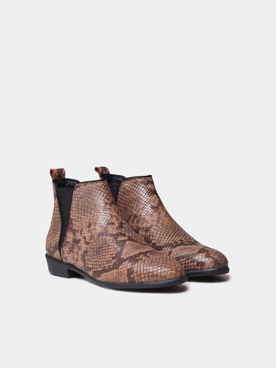 Women’s ballerinas in glossy-effect leather