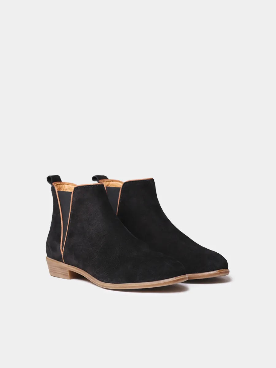 Women’s ankle boot in split leather with embroidered flowers