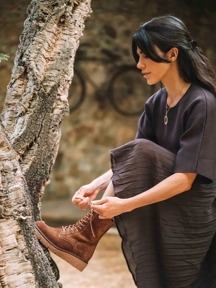 Botín de mujer en serraje con cordones NIMES-SY
