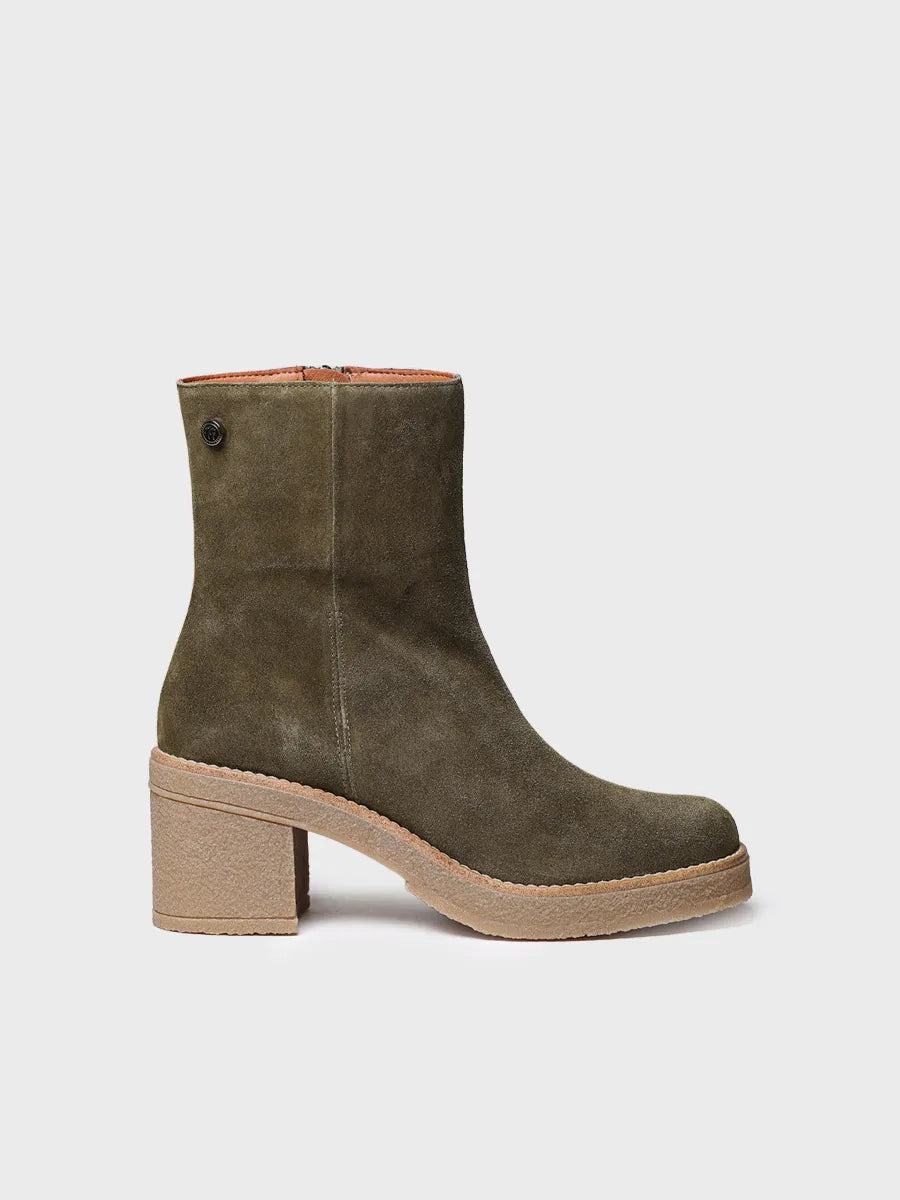Women’s block-heel ankle boot in split leather