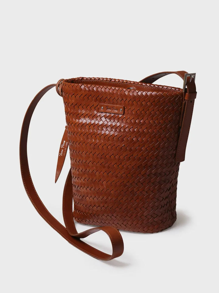 Complementos - Bolso bombonera en cuero trenzado con tira ajustable | SALLY - Toni Pons