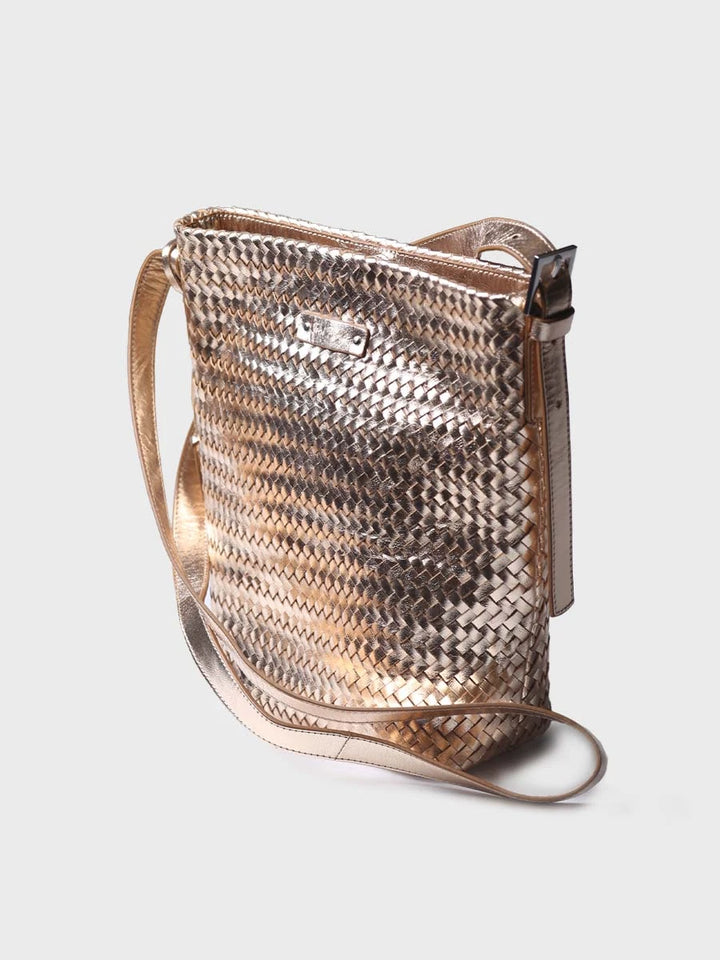 - Bolso bombonera en cuero trenzado con tira ajustable | SALLY - Toni Pons