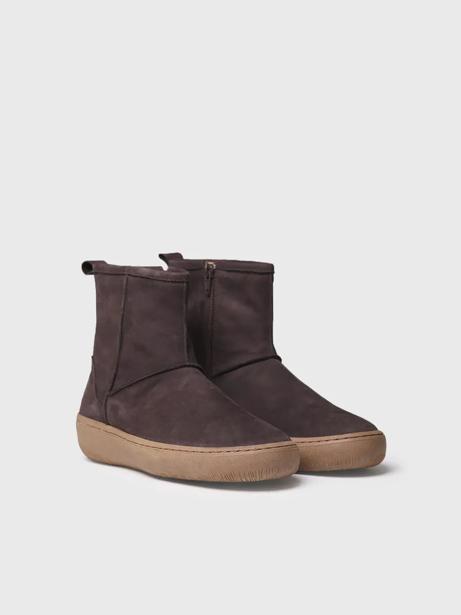Women's nubuck leather boot