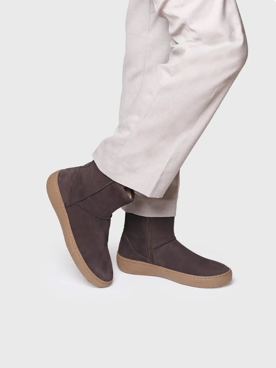 Women's nubuck leather boot
