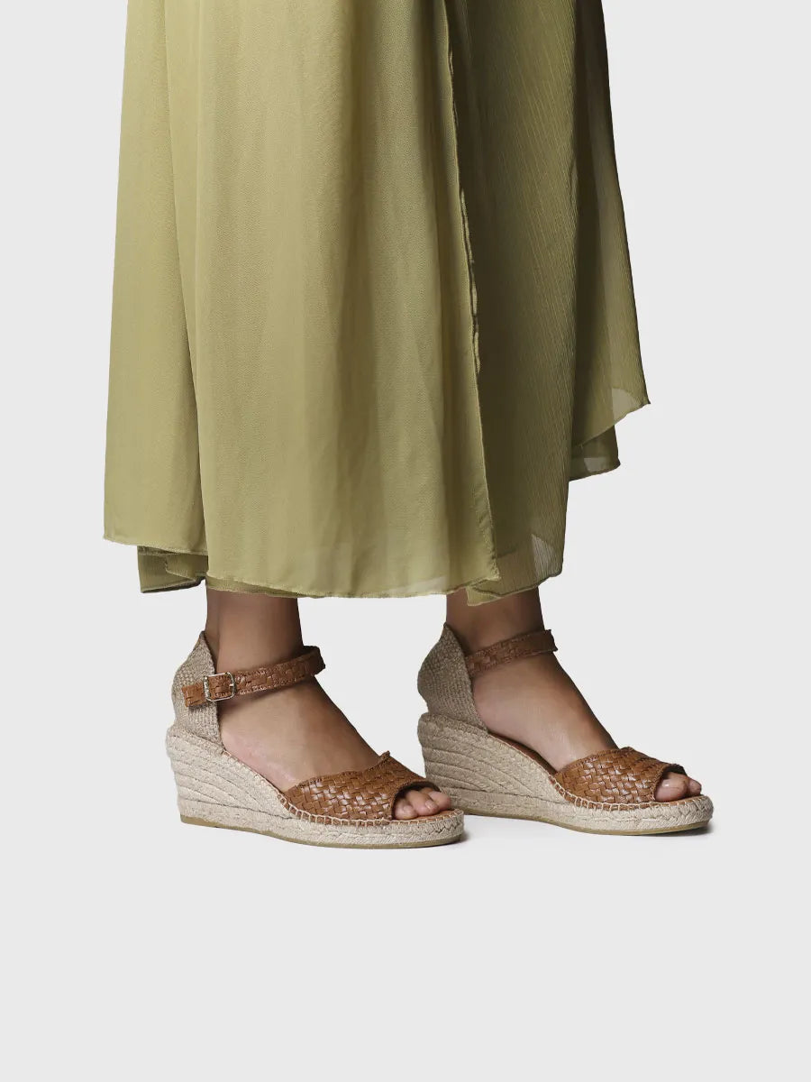 - Alpargata de mujer de cuña en piel trenzada | SARAI - Toni Pons