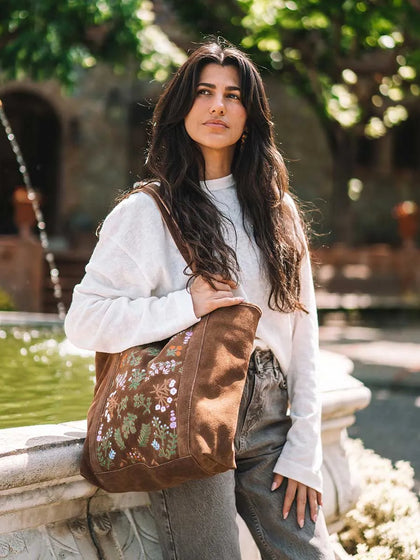 Complementos - Bolso de mujer en serraje con bordado floral | SIURANA - Toni Pons