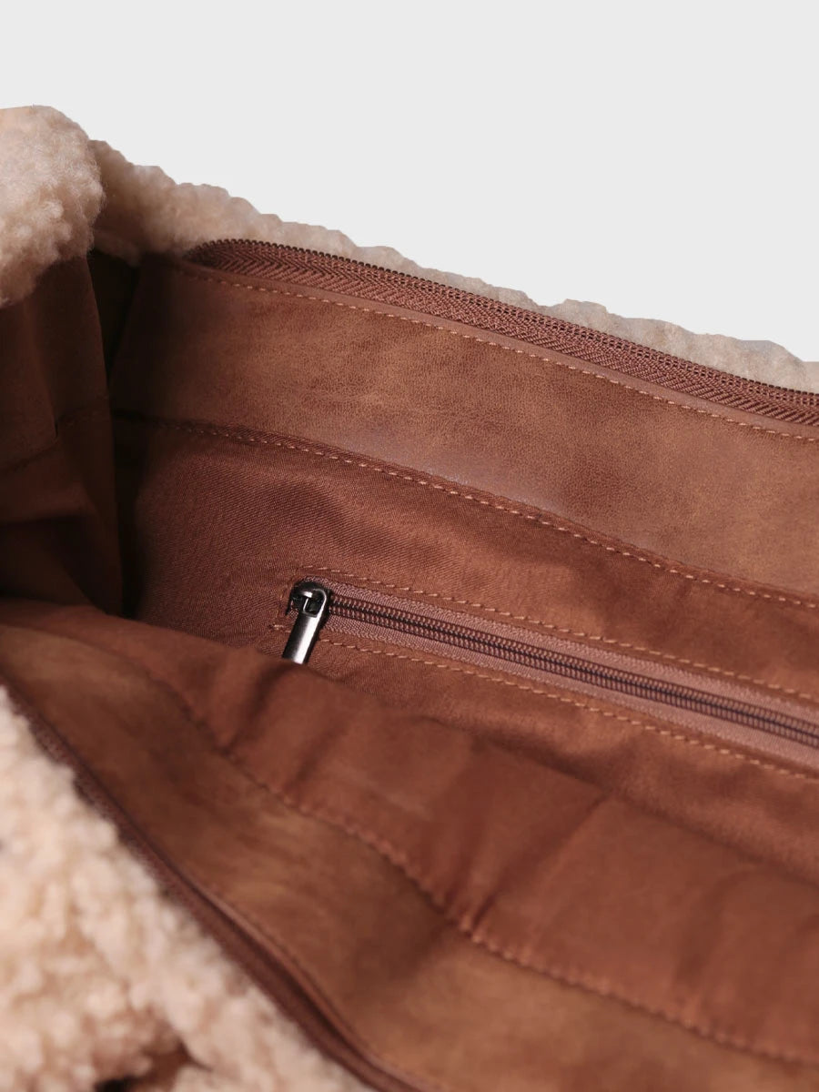 Complementos - Bolso en piel con borrego | SUSA - Toni Pons