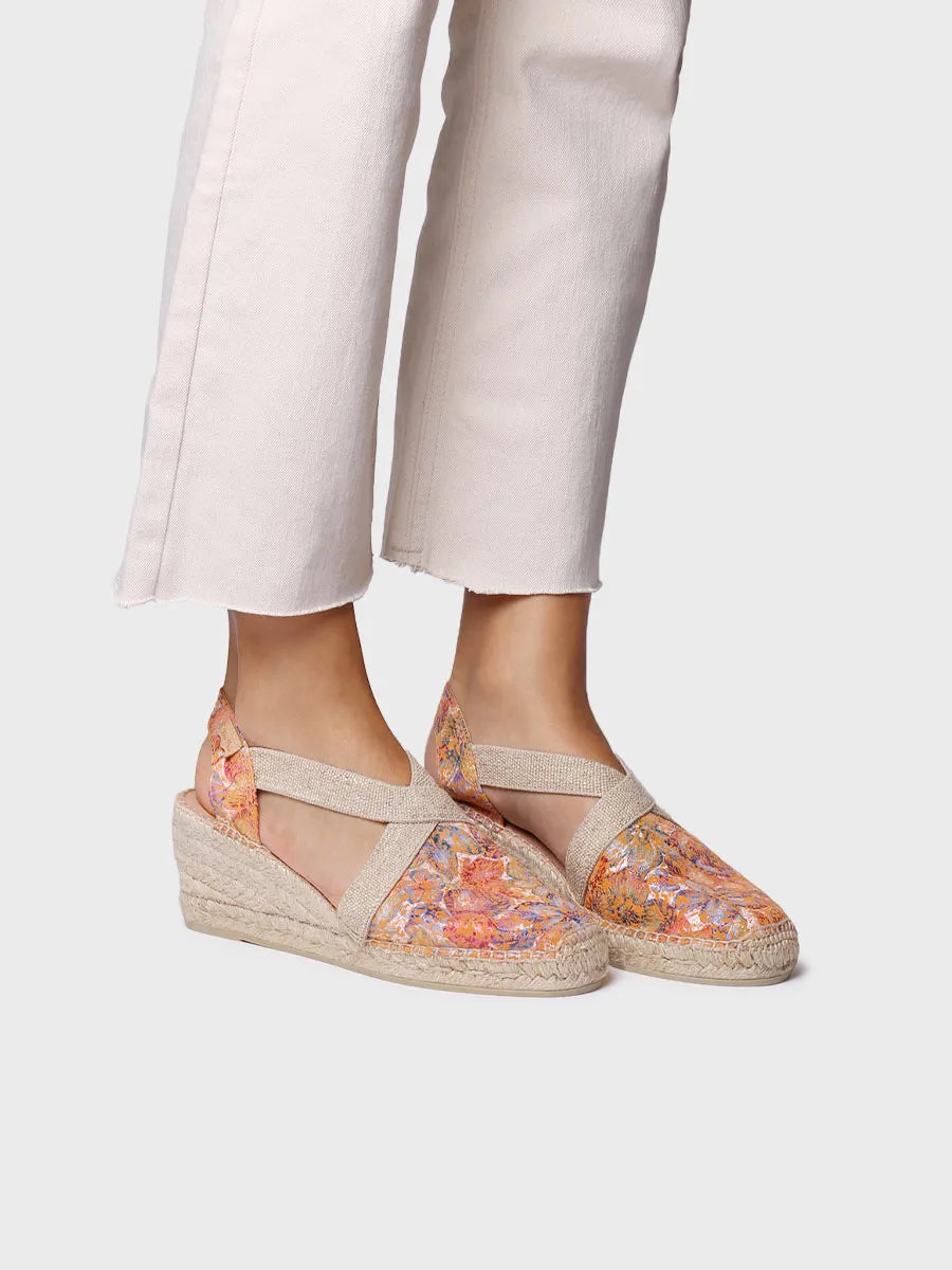 alpargatas mujer - Alpargata de mujer en piel estampada con cuña y elásticos | TELVA-LL  - Toni Pons