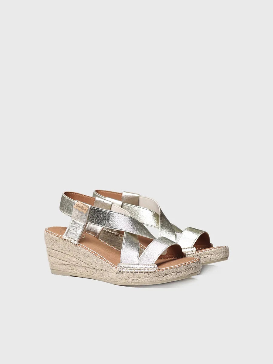 Metallic wedge sandal with straps