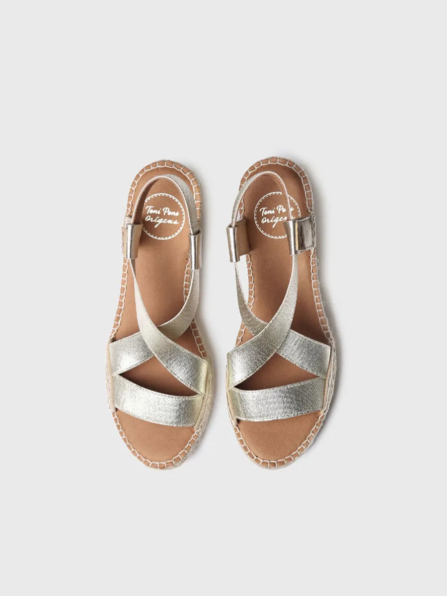 Metallic wedge sandal with straps