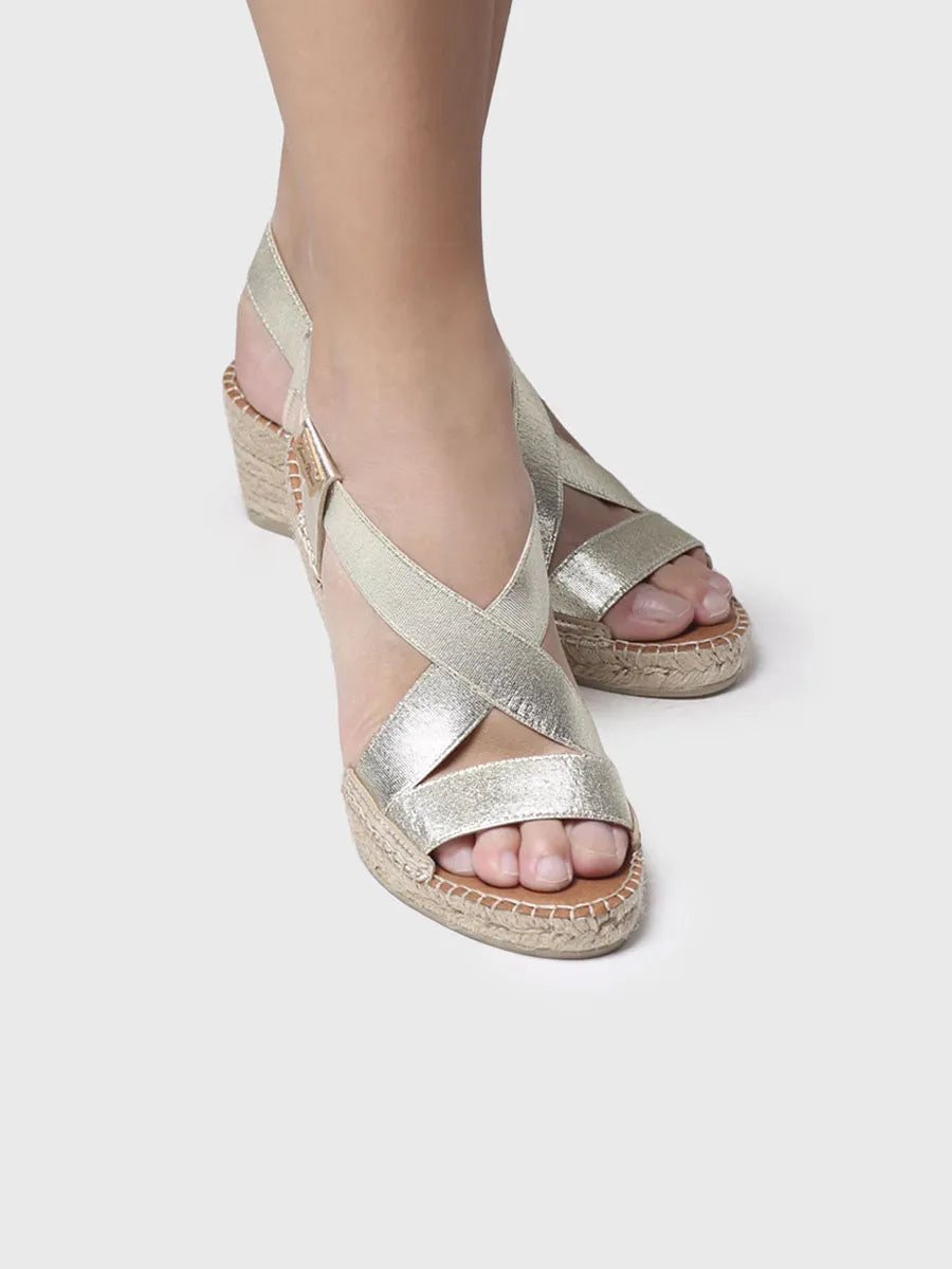 Metallic wedge sandal with straps