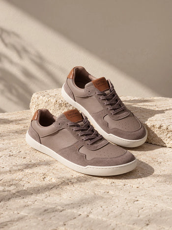 Zapatos unisex - Zapatilla deportiva barefoot unisex en piel | BERNAL - Toni Pons