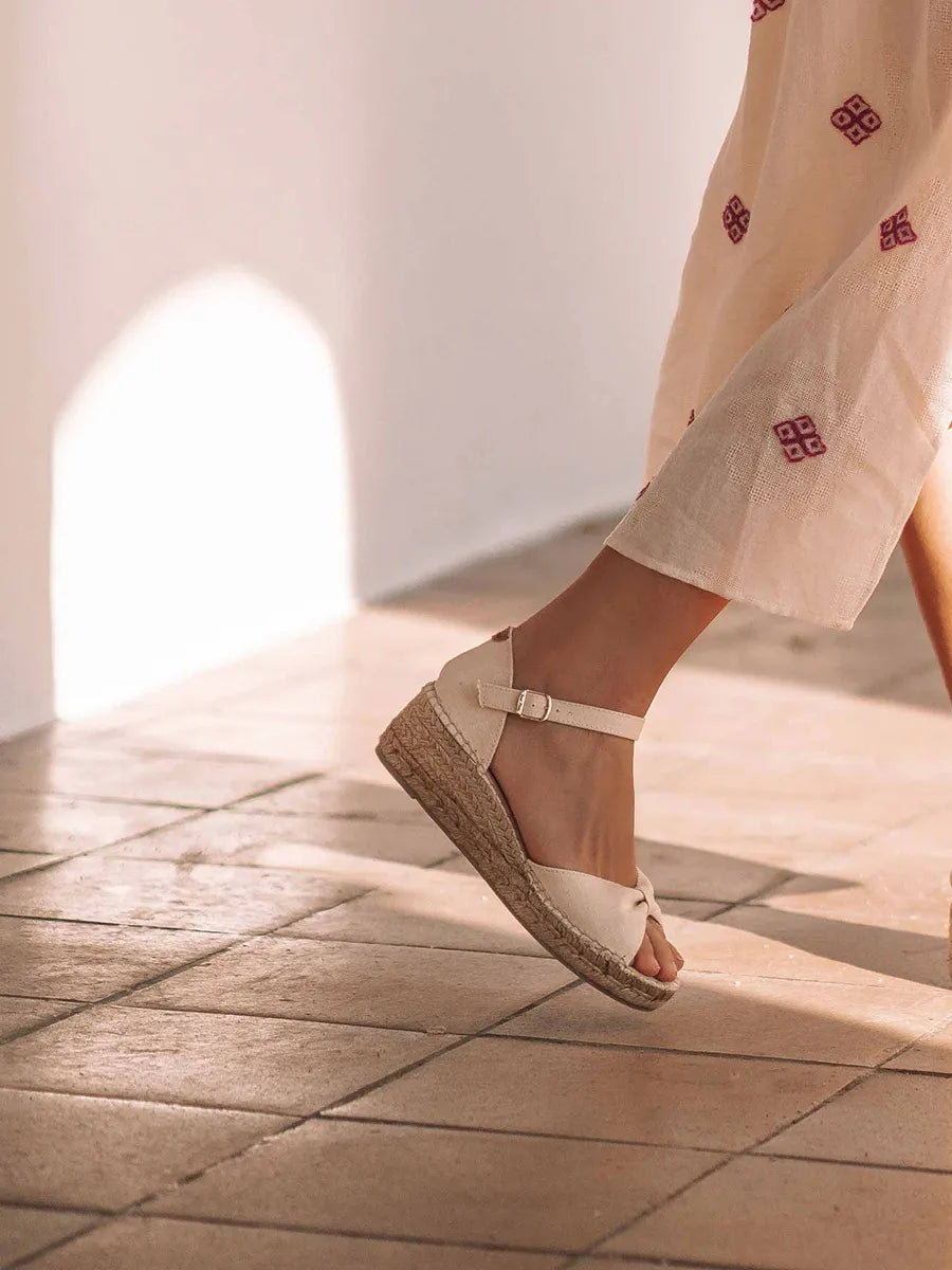 Espadrillas con zeppa e lacci 