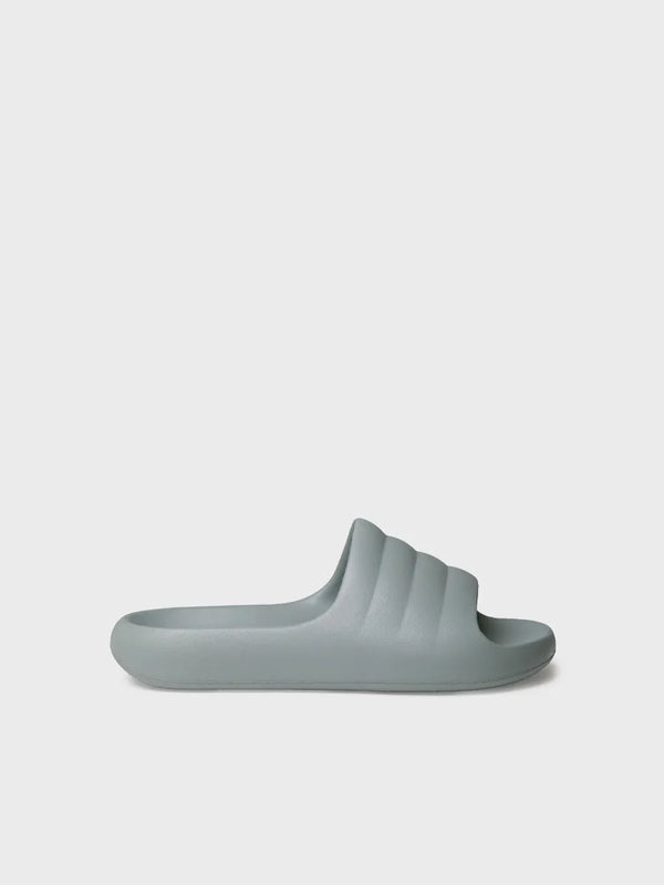 Outlet footwear