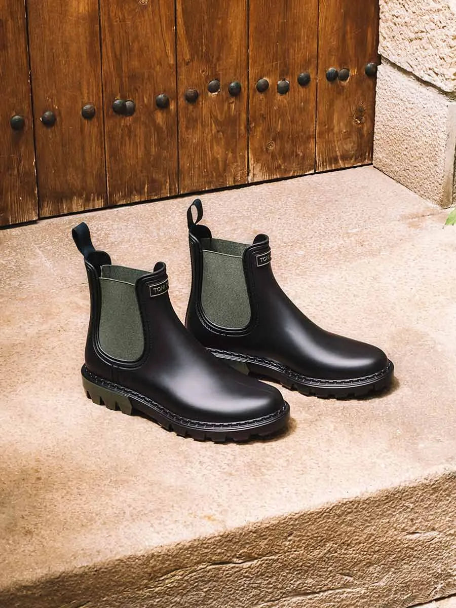 Women's rain boots with animal print side elastic bands