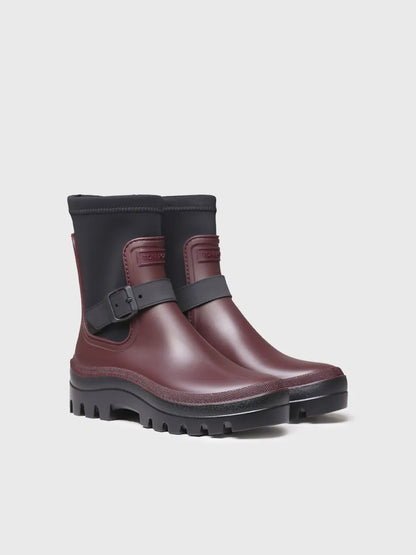 Women's rain boot with buckle in black 