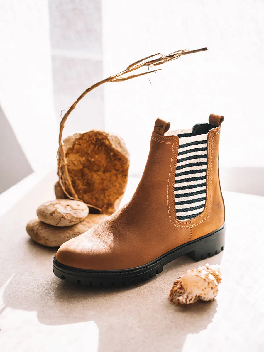 Split leather ankle boot with floral embroidery for women