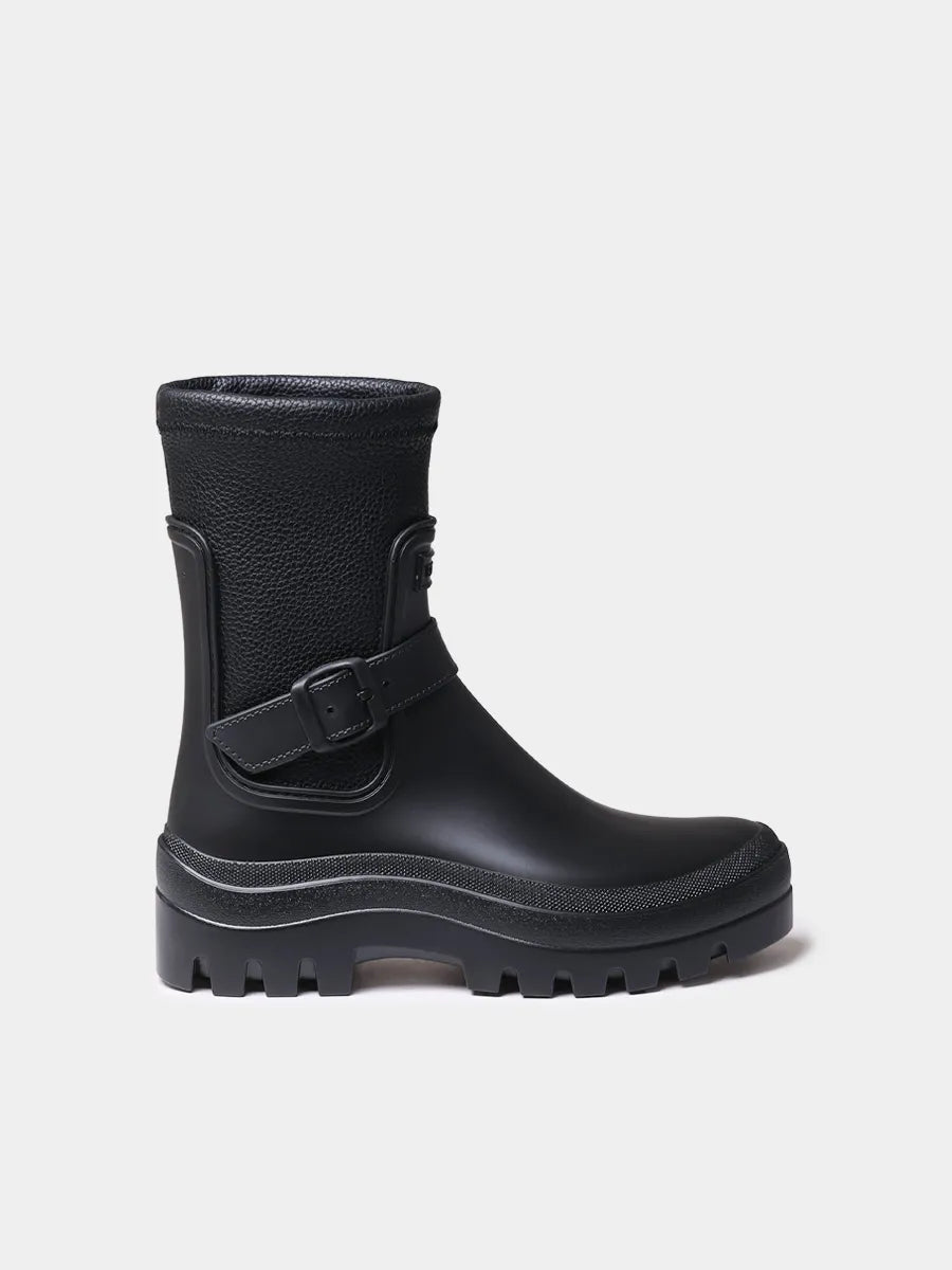 Women's rain boots in glossy rubber